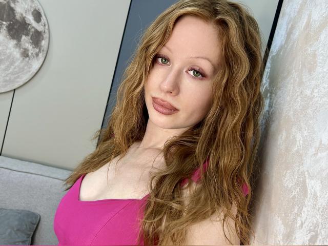 Adult chat with BiancaG89: Legs, feet & shoes