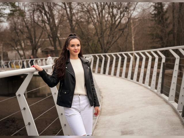 Welcome to cammodel profile for Elianne: Dancing