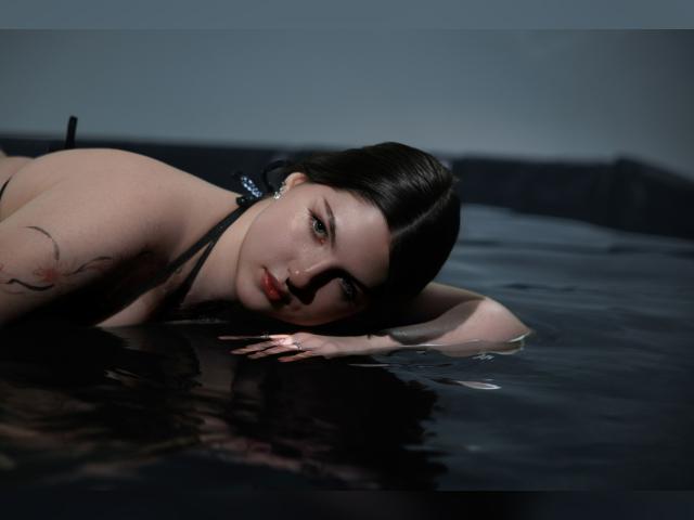 Welcome to cammodel profile for IvySimmons: Kissing