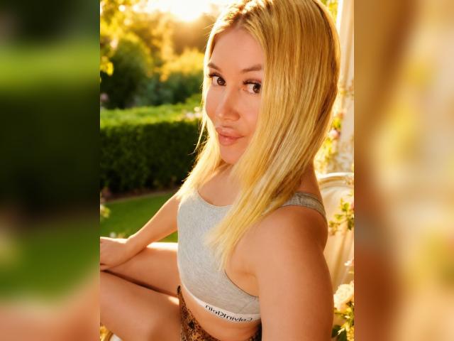 Welcome to cammodel profile for SunnyBlondeA: Travel
