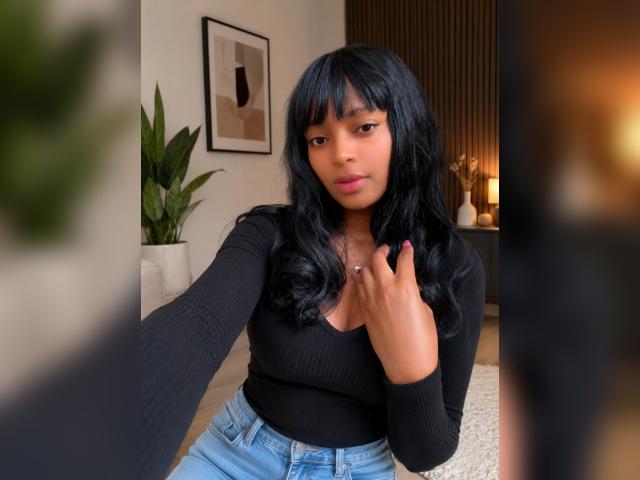 Adult chat with Roseyy: Legs, feet & shoes