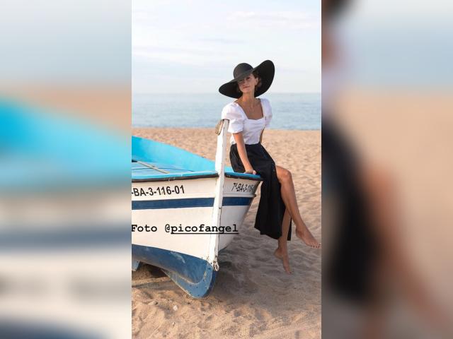 Welcome to cammodel profile for Xirelina: Books/Reading