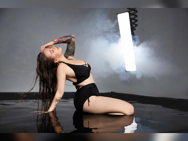 Adult chat with EsmeraldaWatson: Lingerie & stockings