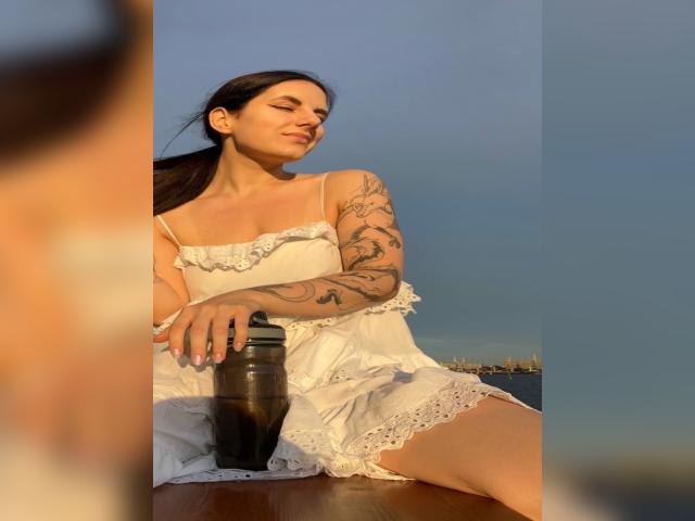 Adult chat with KellyWoods: Legs, feet & shoes