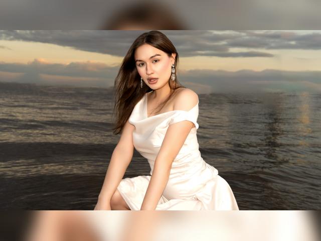 Welcome to cammodel profile for ChloeLavender: Kissing