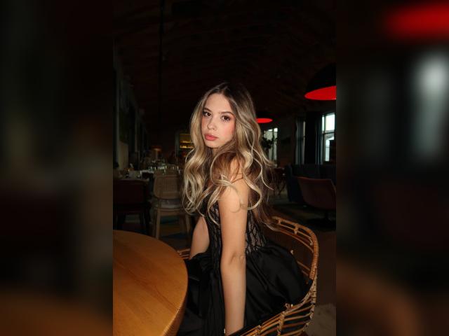 Why not cam2cam with Angellikaa: Travel