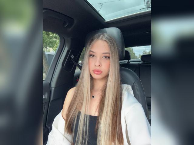 Welcome to cammodel profile for Angellikaa: Dancing