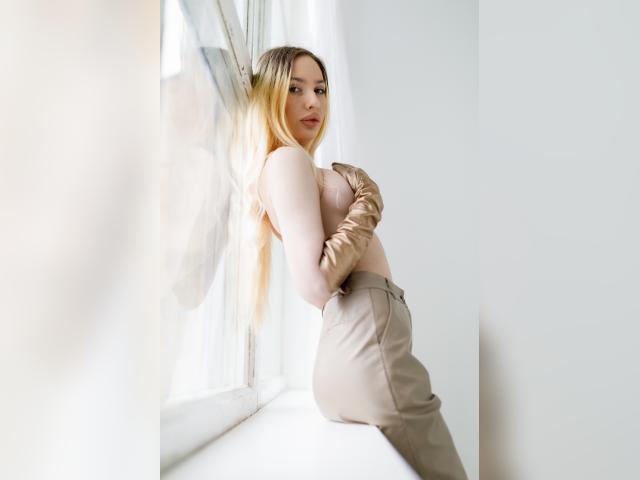 Why not cam2cam with ElzaKomx: Kissing