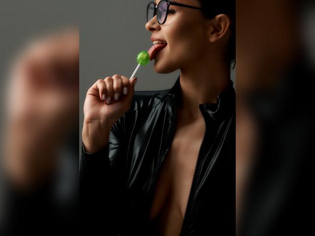 Welcome to cammodel profile for JenniferB1ack: Foot fetish