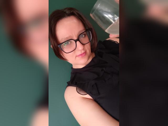 Welcome to cammodel profile for sensualParis: Lingerie & stockings