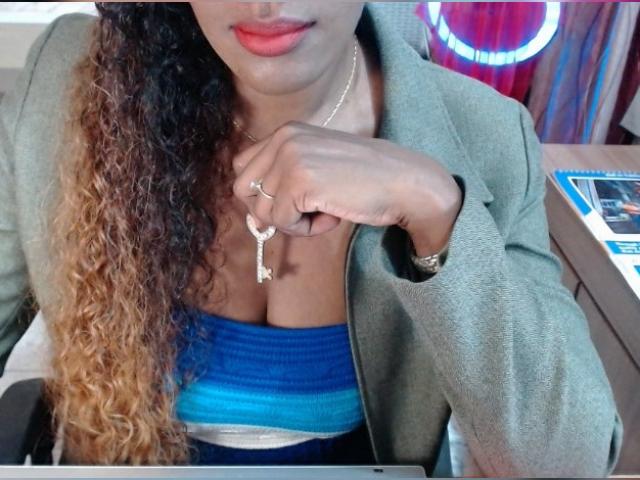 Adult chat with KinkyAnna: Exhibition