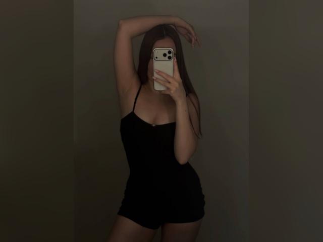 Welcome to cammodel profile for DannieBeautiful: Legs, feet & shoes