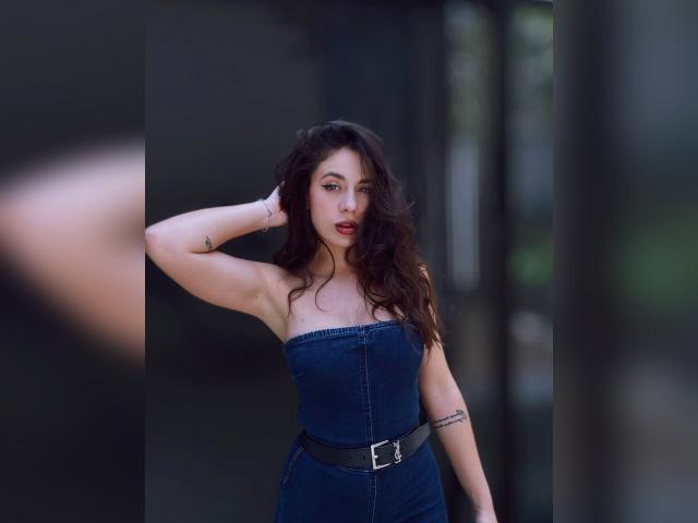 Connect with webcam model PartyQHouse: Strip-tease