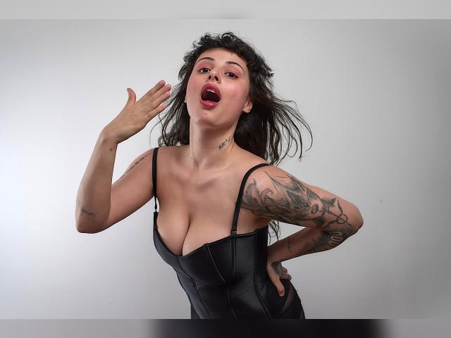 Adult chat with VenusinNylons: Leather