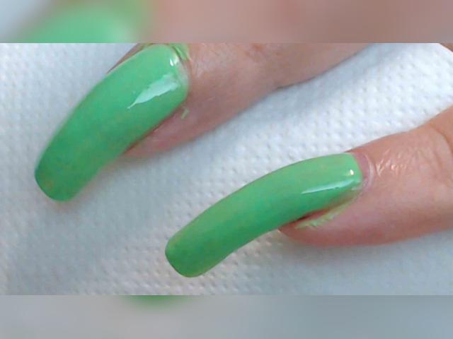 Welcome to cammodel profile for LuckyLilu: Nails