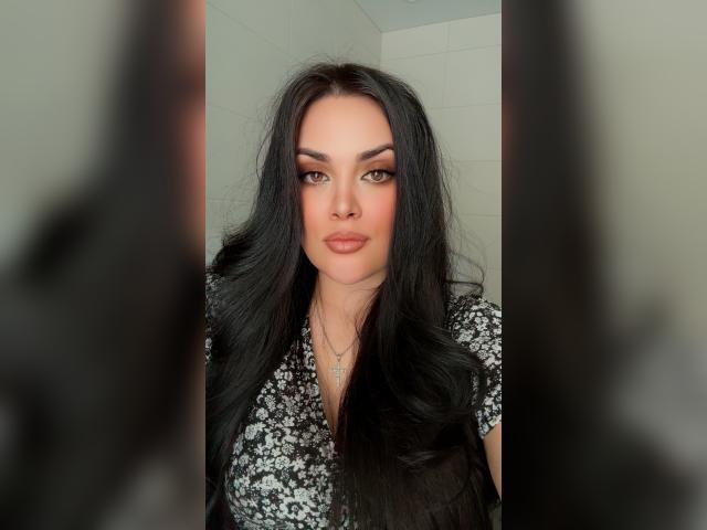 Explore your dreams with webcam model BellaBloom: Nylons