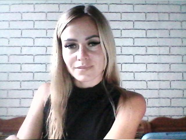 Connect with webcam model LinaLina7777: Kissing