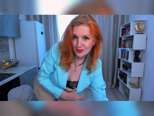 Adult chat with AlmazFireFoxOne: Legs, feet & shoes