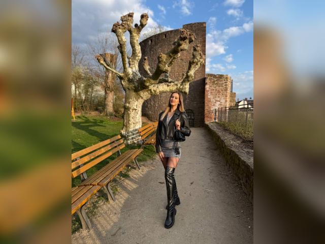 Why not cam2cam with SmartKitty: Travel