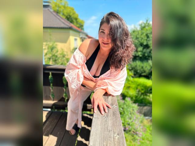 Welcome to cammodel profile for LadyCosmic: Strip-tease