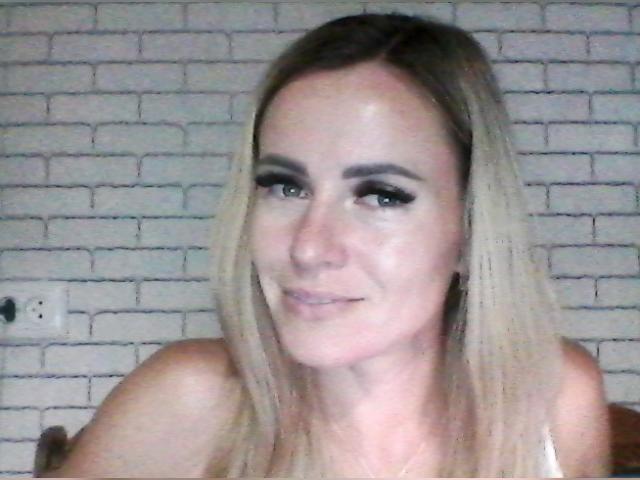 Adult chat with LinaLina7777: Kissing