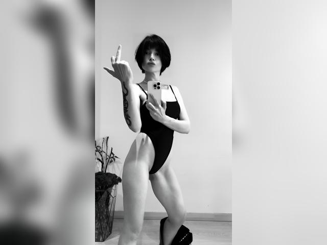 Adult chat with GoddessMisha: Latex & rubber