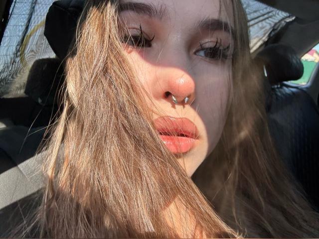 Welcome to cammodel profile for VanillaWhiskey: Nails