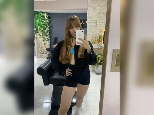 Adult chat with LuTurquesa: Legs, feet & shoes