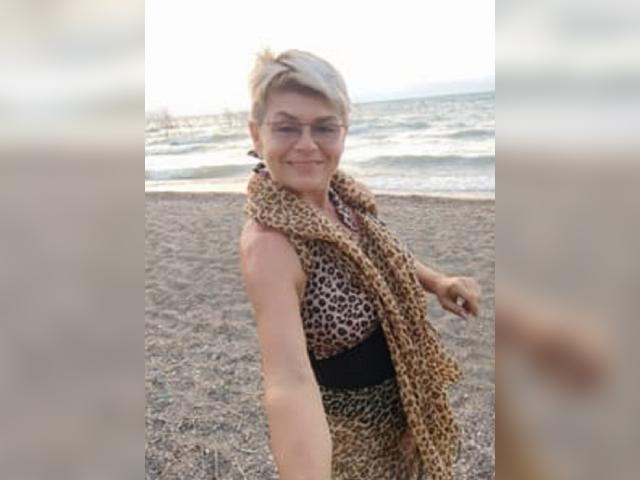 Adult chat with Fentazimelody: Legs, feet & shoes