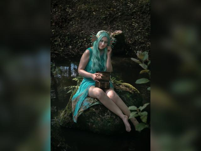 Why not cam2cam with Lunaris: Cosplay