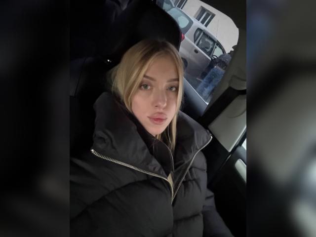 Welcome to cammodel profile for CrystalDoll: Cooking