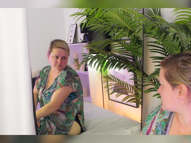 Adult chat with ScarlettSoft: Lingerie & stockings