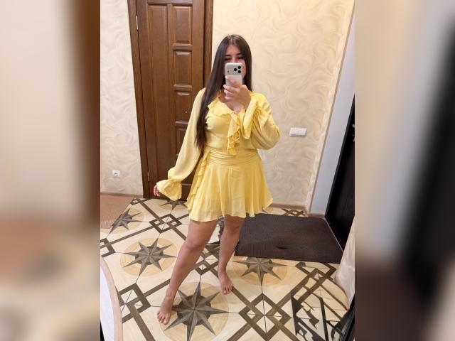 Why not cam2cam with LunaLina: Legs, feet & shoes