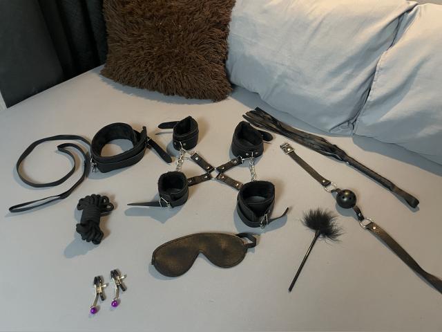 Welcome to cammodel profile for FelicityBonfils: Dominatrix
