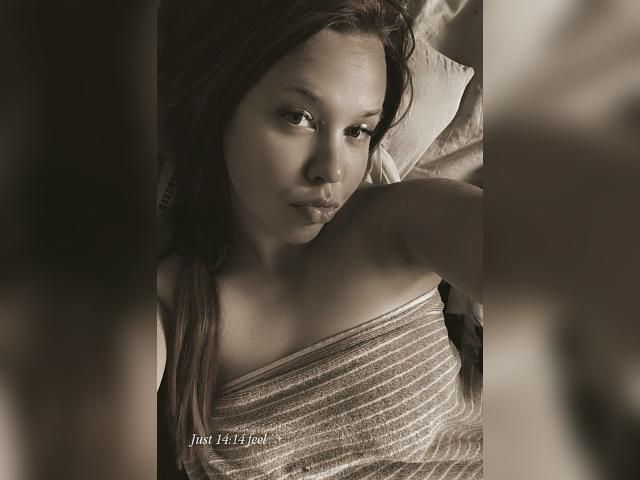 Welcome to cammodel profile for FionaLuis: Legs, feet & shoes