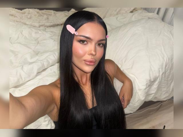 Welcome to cammodel profile for Hotgirl1: Legs, feet & shoes