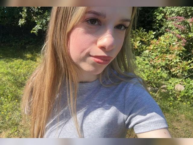 Welcome to cammodel profile for SweetKriss: Cooking