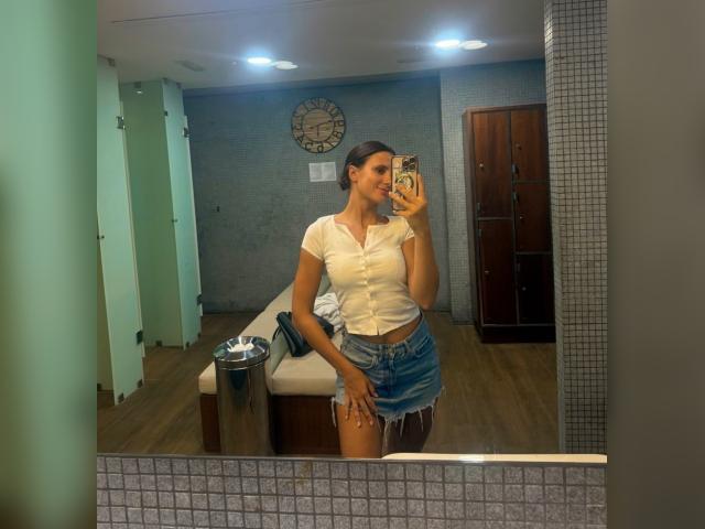 Welcome to cammodel profile for MiaPrestigo: Travel
