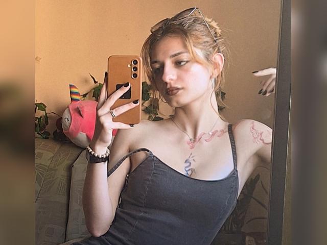 Why not cam2cam with MariaRose: Travel