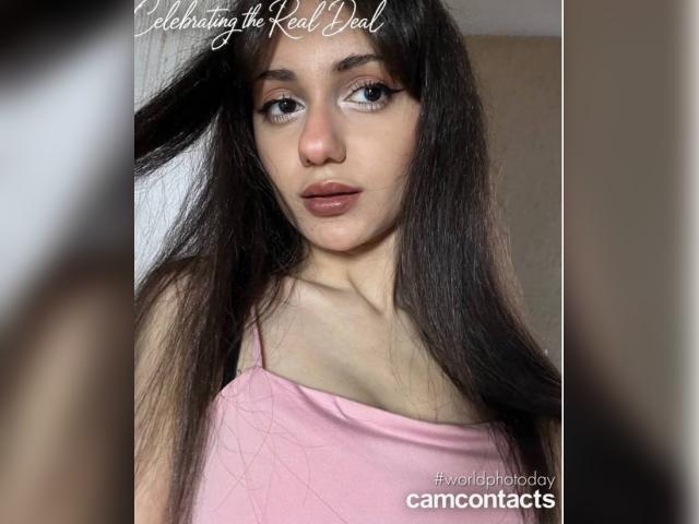 Welcome to cammodel profile for MellowKitten: Travel