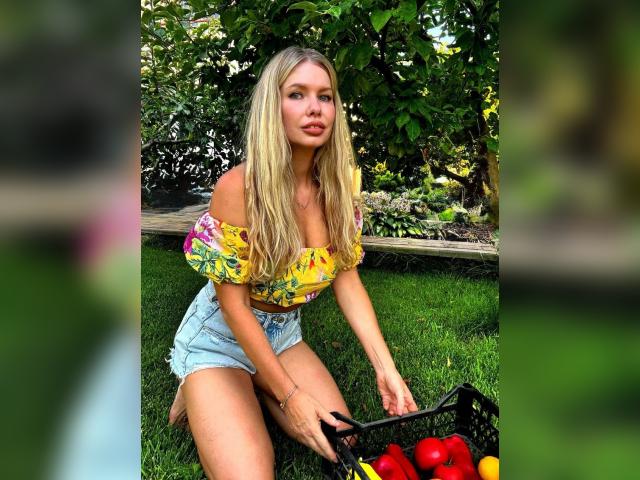 Welcome to cammodel profile for LeliFre1: Humor