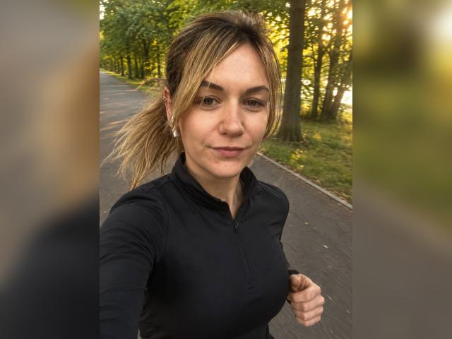 Why not cam2cam with LilyLove25