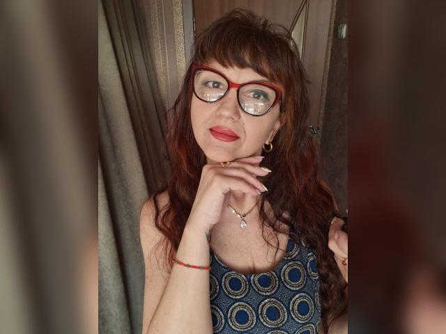 Welcome to cammodel profile for AngelinRed: Humor