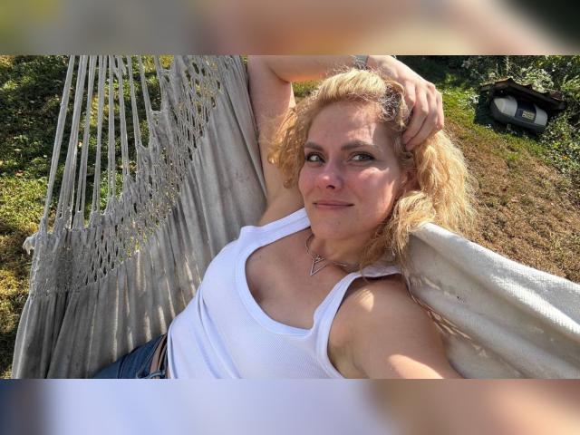 Adult chat with MissBewitching: Travel