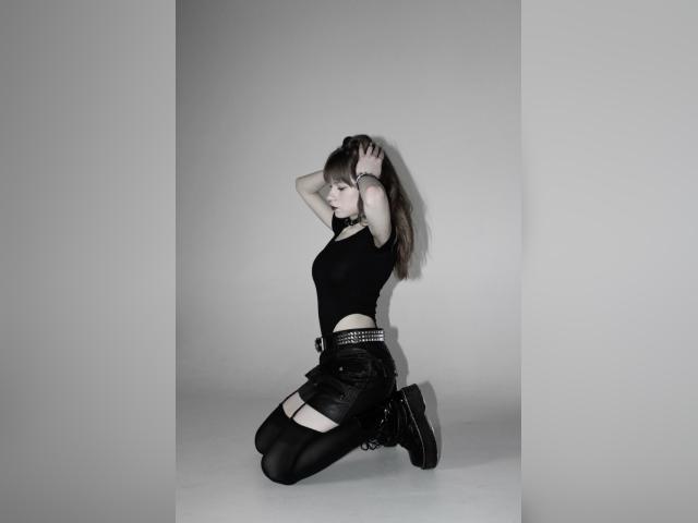 Adult chat with Softkittyy: Dancing