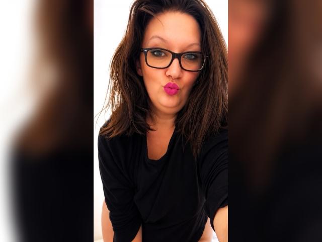 Welcome to cammodel profile for MisssCutiePieXO: Humor