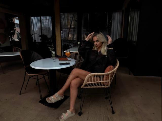 Find your cam match with Aylin9999x: Dancing