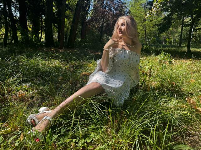 Welcome to cammodel profile for MollyV64: Lingerie & stockings