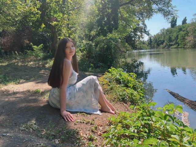 Welcome to cammodel profile for GabyE71: Nails