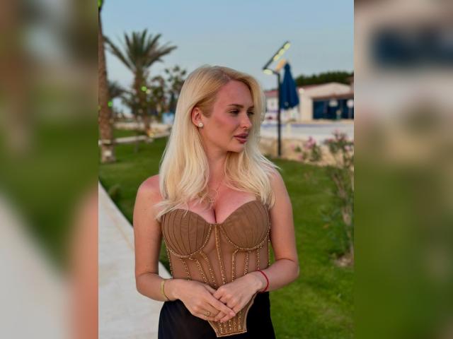 Adult chat with MissLunar: Travel